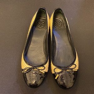 Tory Burch flats - black & raffia